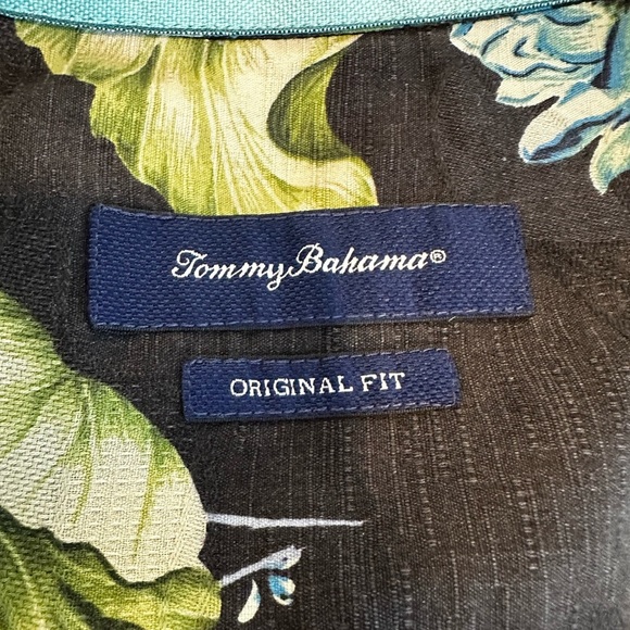 Tommy Bahama Size Large Silk Blend Blue Floral Hawaiian Shirt. Button Down. - Picture 6 of 11
